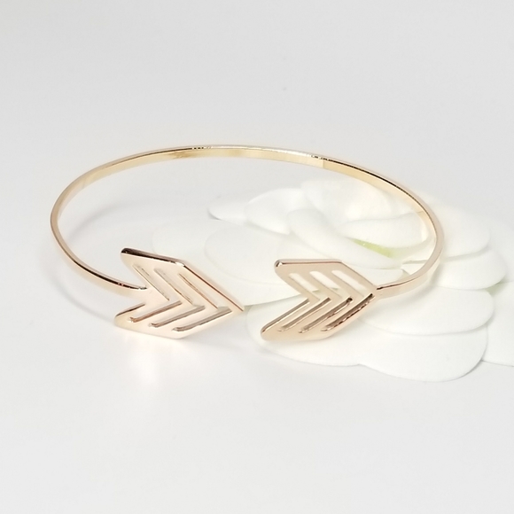 Chic Arrow Open Cuff Bracelet NEW - Picture 6 of 11